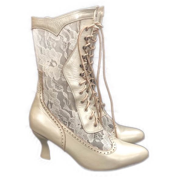 Shoes - Gorgeous Leather & Lace Victorian Boots. Size 8